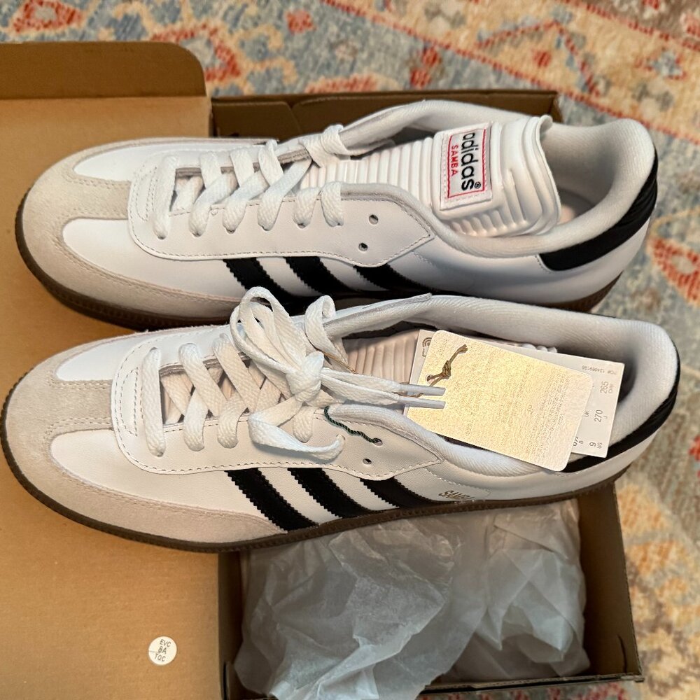 Adidas Sambas Classic, Men's Size US 9 White and Black NEW WITH TAGS